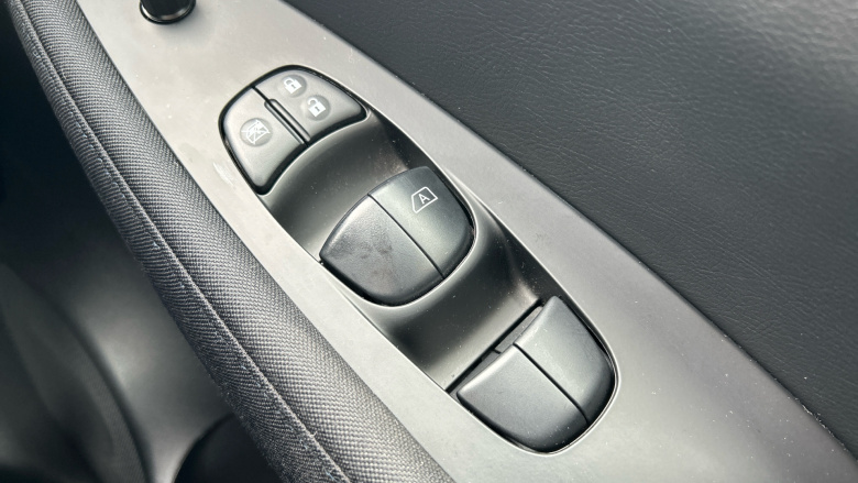 Nissan LEAF 110kW Acenta 40kWh 5dr Auto [6.6kw Charger] Electric Hatchback